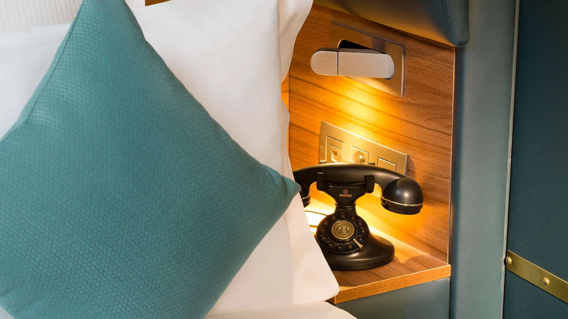 Hotel Whistler - Gare Du Nord 4*