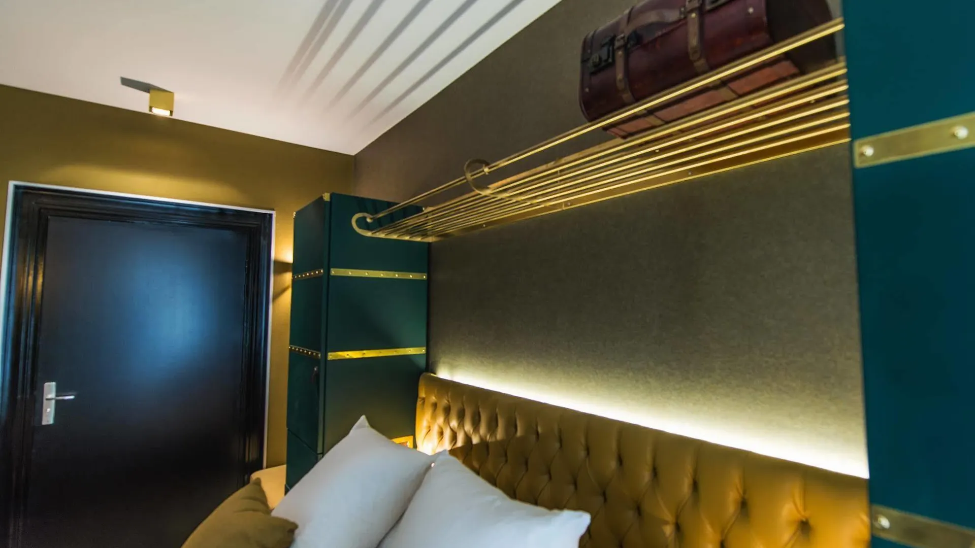 Whistler - Gare Du Nord Hotel