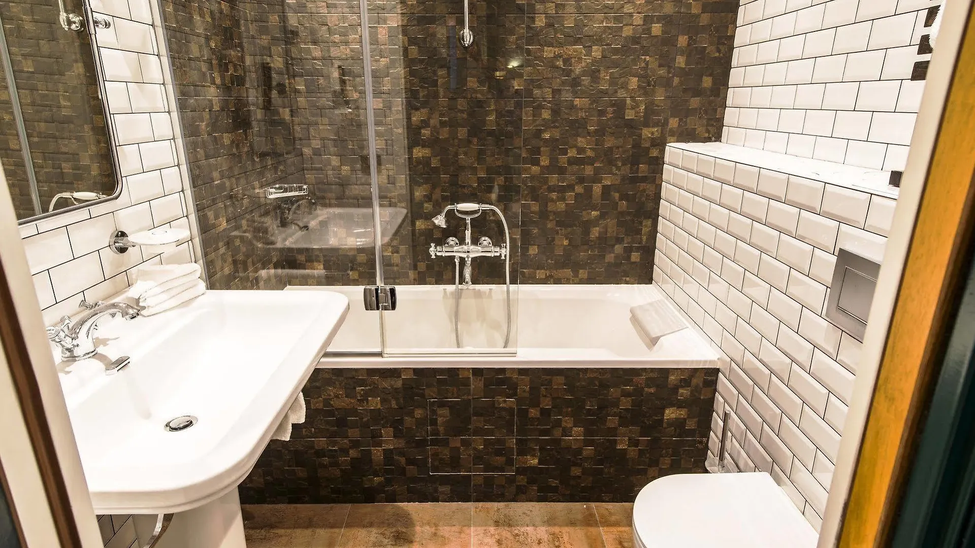 Whistler - Gare Du Nord Hotel 4*